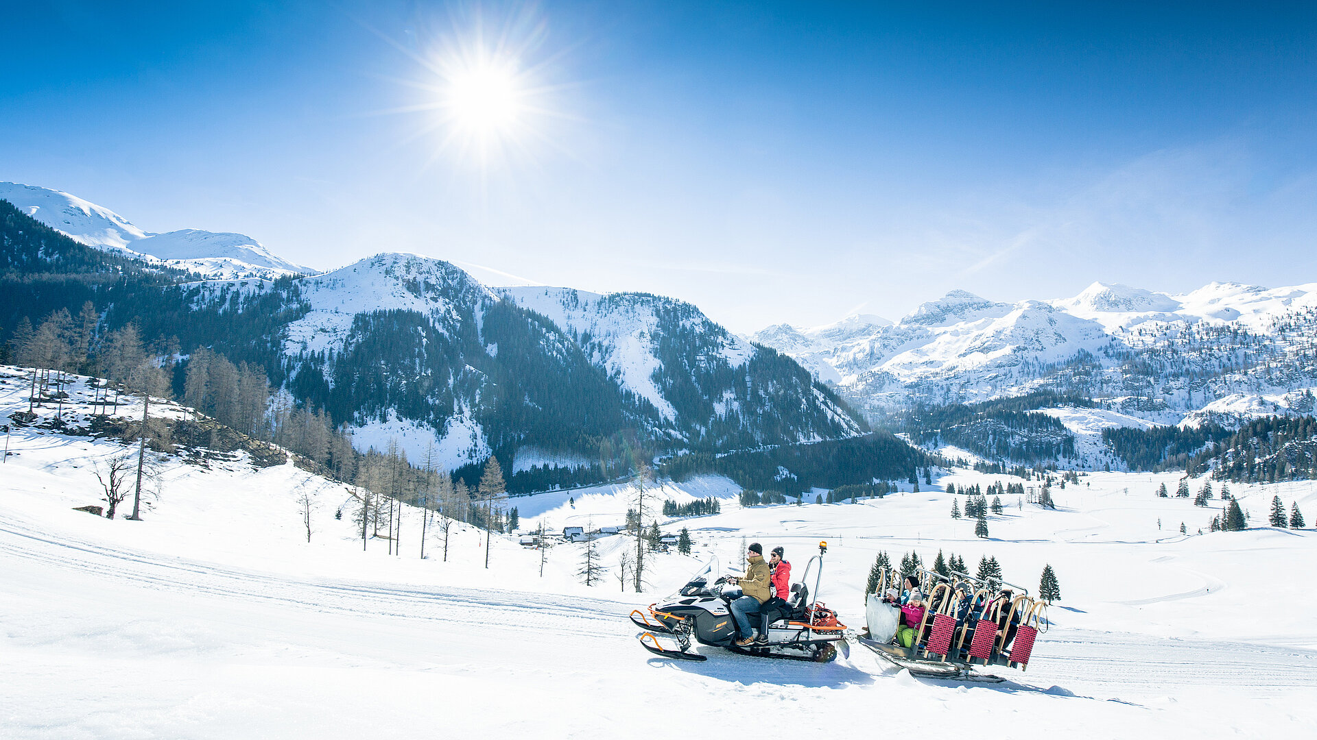 zum Youtube Video Ein Shuttle der die Rodeln auf die Alm bringt