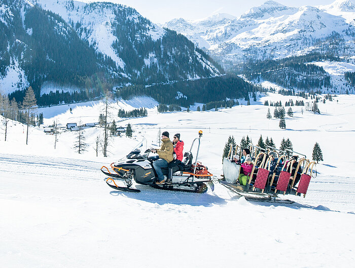 TVB_Shoot2 Ein Shuttle der die Rodeln auf die Alm bringt