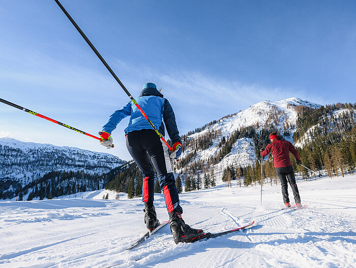 Langläufer auf der Loipe der Gnadenalm