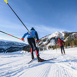 Langläufer auf der Loipe der Gnadenalm
