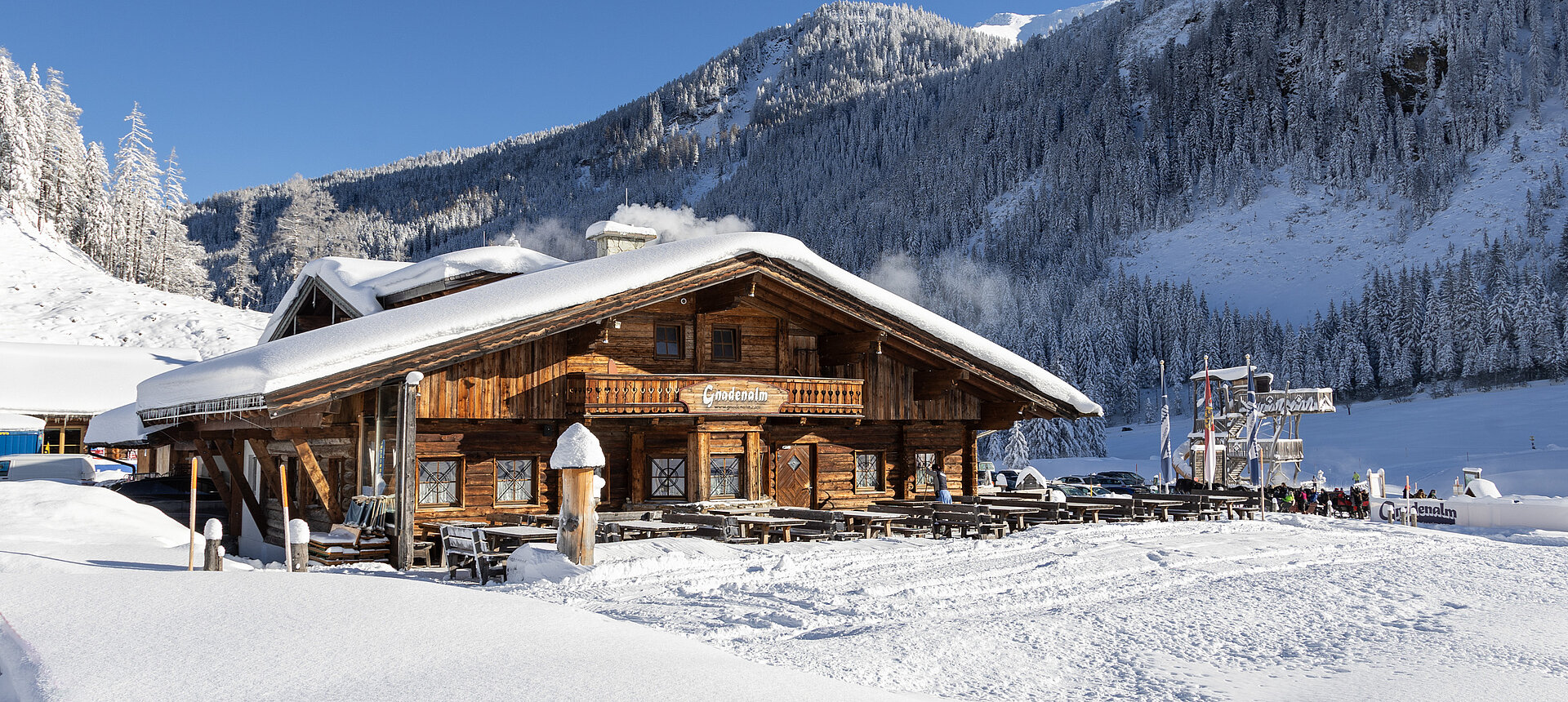 Die Gnadenalm in winterlicher Landschaft