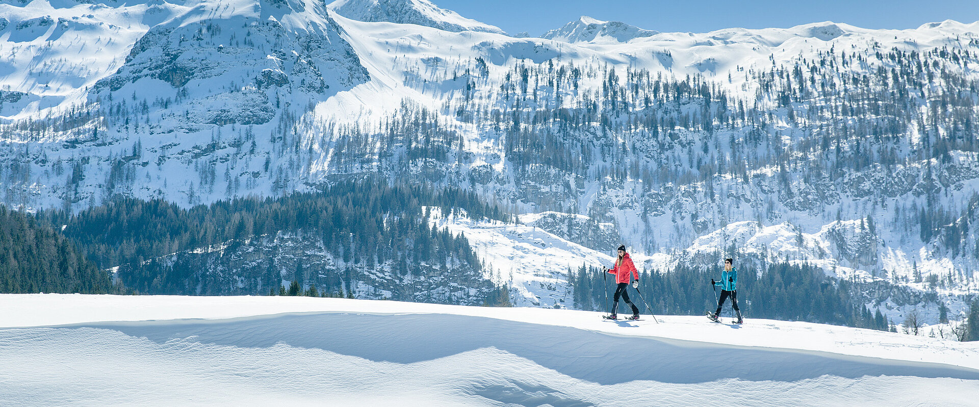 TVB_Shoot2 Zwei Frauen bei einer Schneeschuhwanderung nahe der Gnadenalm