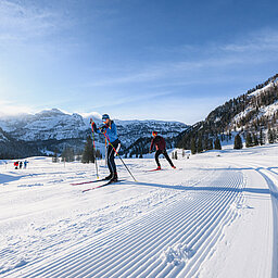 Langläufer auf der Loipe der Gnadenalm