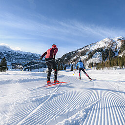 Langläufer auf der Loipe der Gnadenalm
