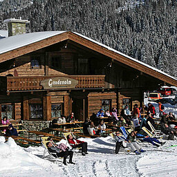 Die Gnadenalm in winterlicher Landschaft